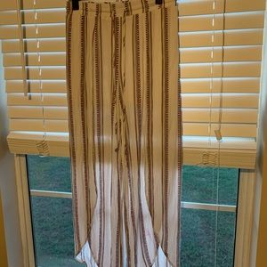 striped flowy plants